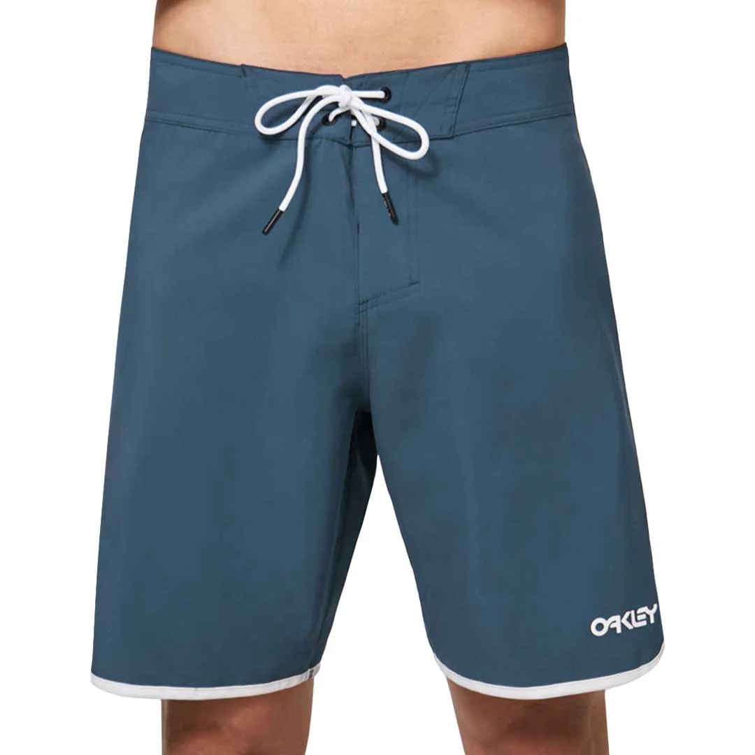 Oakley - Men's Solid Crest 19 Board Shorts (FOA401811 6A1) - Image 2